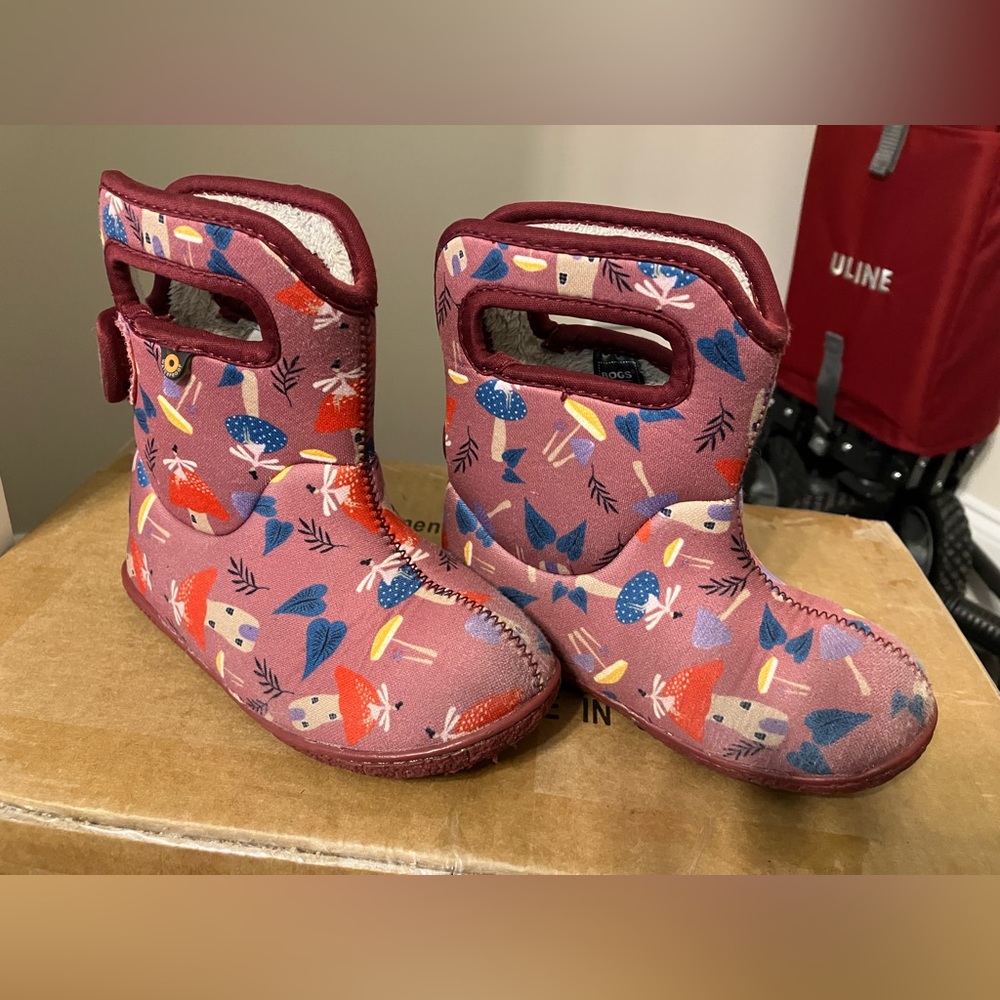 Kids bogs boots size 9